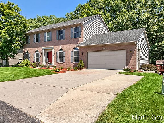 2nd image of 1605 Falconcrest Dr NE