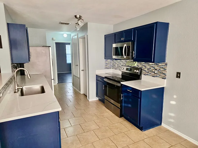 1217 Evergreen St — Photo 3