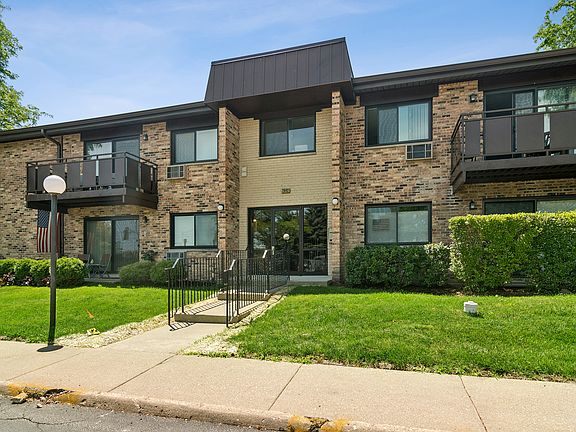 2nd image of 2642 N Windsor Dr Unit 103