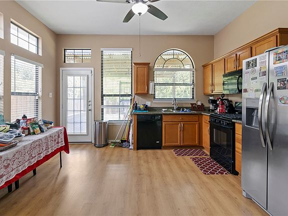 3rd image of 209 Fieldstone Pl