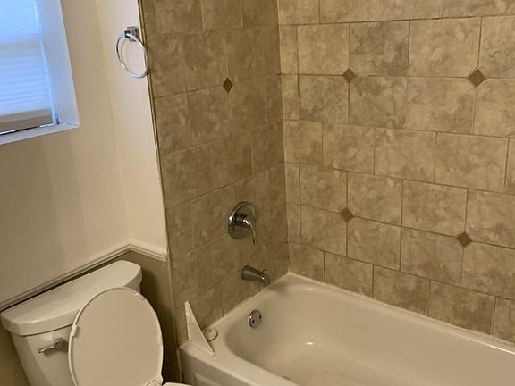 3rd image of 2419 Delaware Ave NW