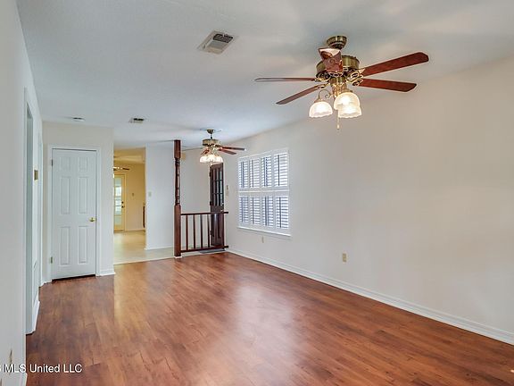 3rd image of 102 S Wright Ave