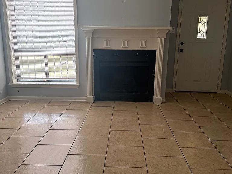 914 Navidad St — Photo 3