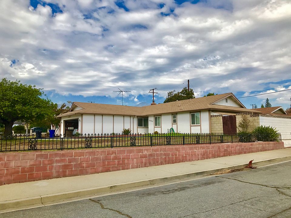 2nd image of 3050 Hollander St