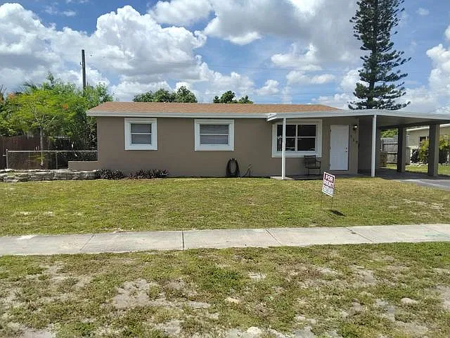 330 NW 38th St