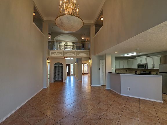 5th image of 134 Southampton Dr