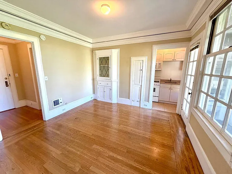 2409 College Ave — Photo 45