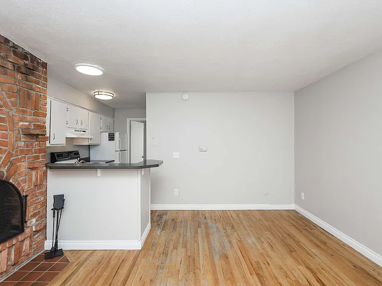 Logan Court — Photo 28