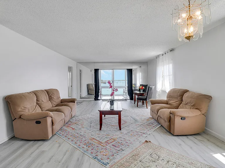 410 Wilma Cir #308 — Photo 25