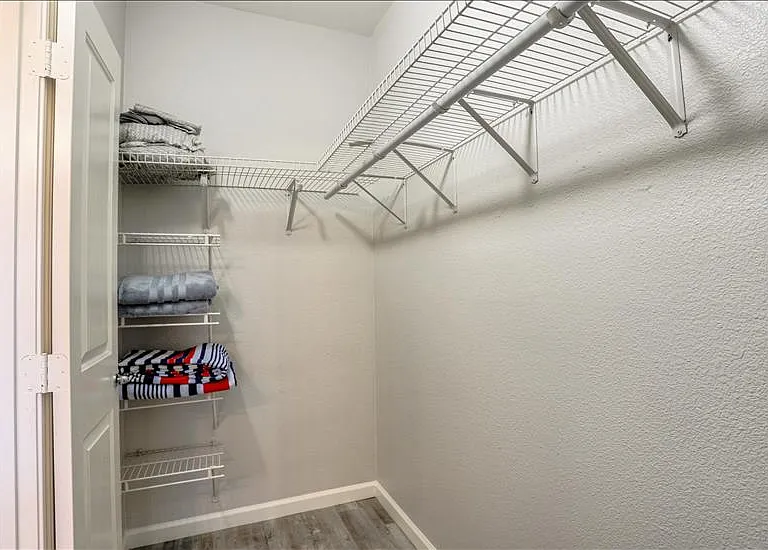 Master Bedroom Walk In Closet