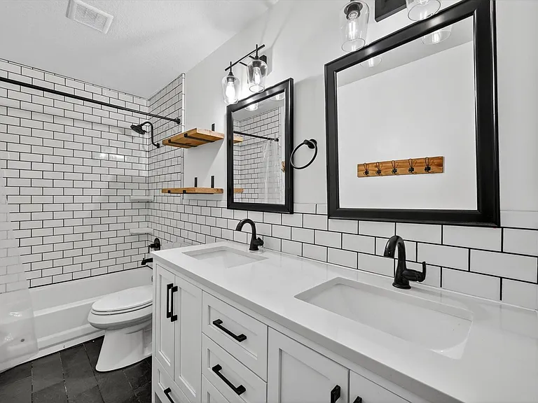 2400 Sweet Grass Trl — Photo 22