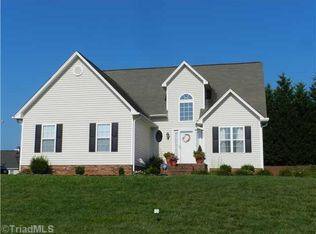 272 Townsend Ridge Dr, Winston Salem, NC 27107