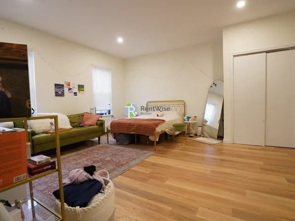 550 Massachusetts Ave APT 2, Boston, MA 02118