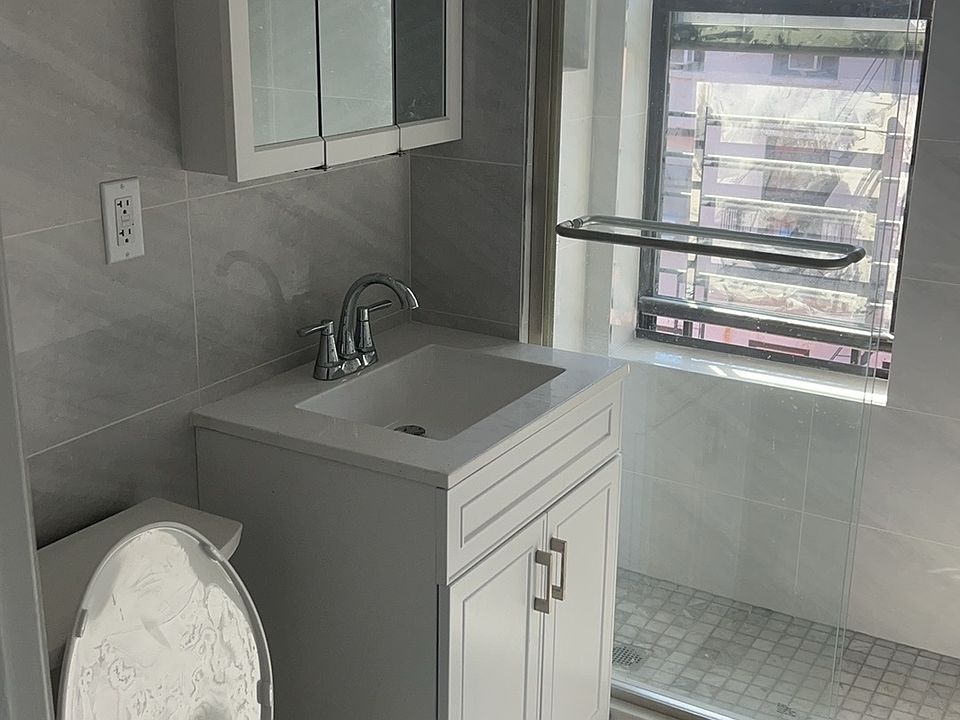 1st image of 67 Eldridge St APT 2