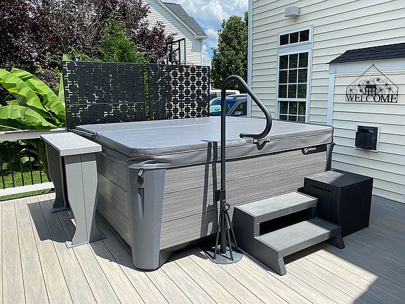 2022 Hot Springs Hot Tub! 