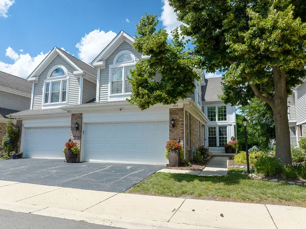 826 Fairmont Ct, Des Plaines, IL 60018