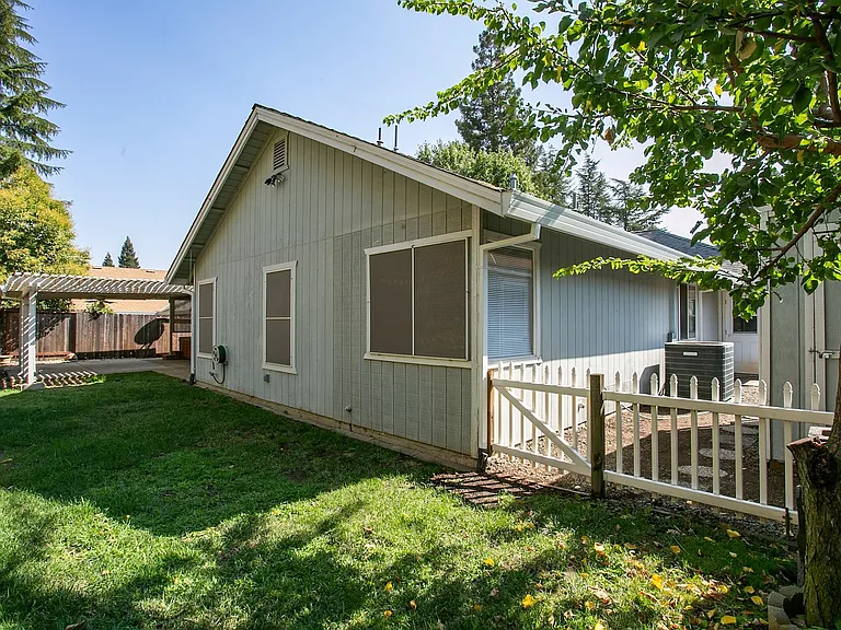 5809 Lincoln Ave — Photo 3