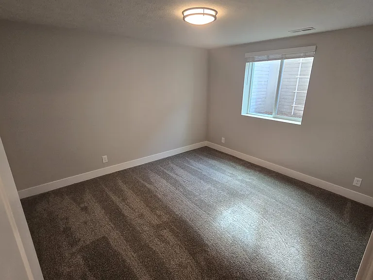 17523 Greenleaf St — Photo 27
