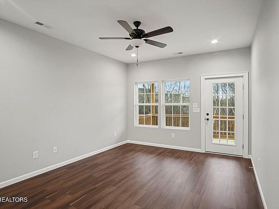 4th image of 705 Sidebrook Ave