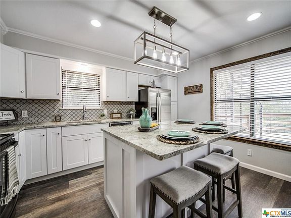 4th image of 1465 Hillcrest Frst
