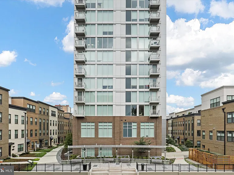 925 N Fairfax St #311 — Photo 2