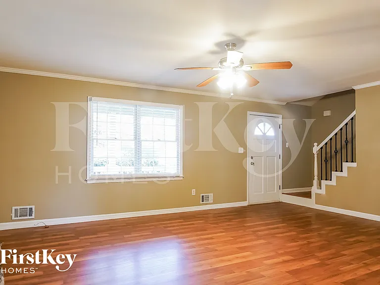 104 Dogwood Ct — Photo 4