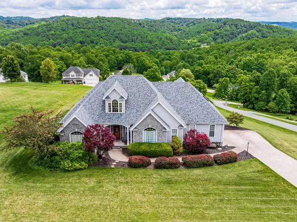 8 Allen Cir, Fairmont, WV 26554