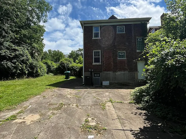 682 Greenwood Ave — Photo 34