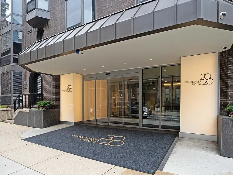 2020 Walnut St #9M — Photo 1