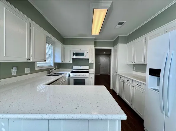 869 Parkway Dr, Natchitoches, LA 71457