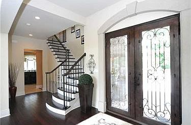 3rd image of 571 Macleod Dr