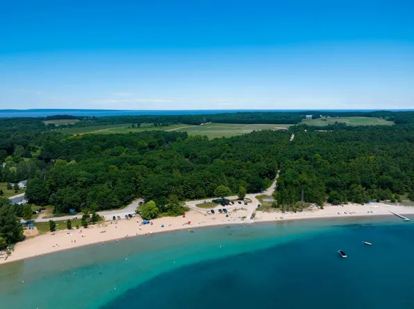 18862 Bay St, Traverse City, MI 49686