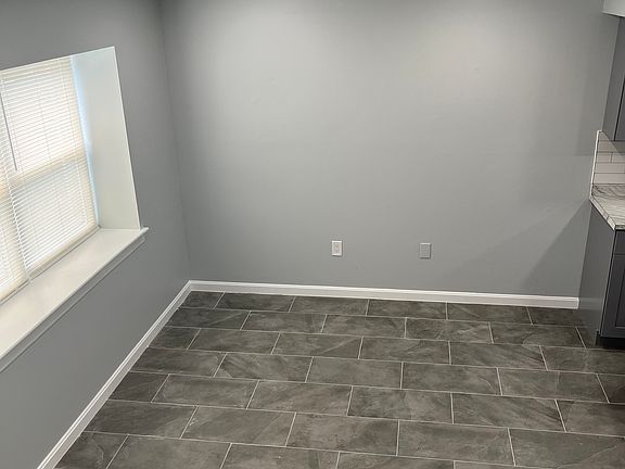 3rd image of 6439 Colonial Knl