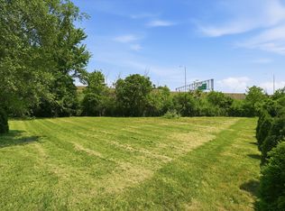 1675 Seward St, Roselle, IL 60172
