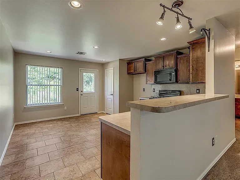 2505 Demotte Dr — Photo 3