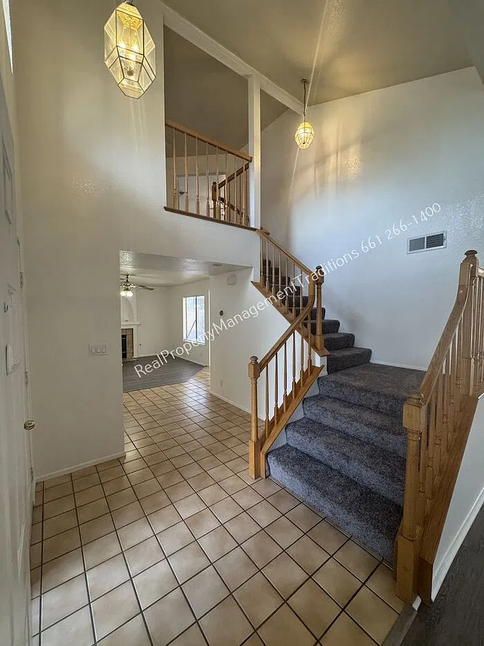 4 bed, 3.0 bath, 1982 sqft, $3,300 — Photo 2