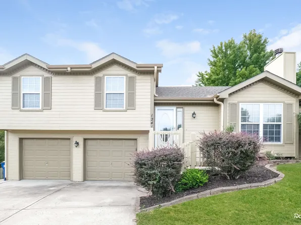 1241 Mockingbird Ln, Liberty, MO 64068