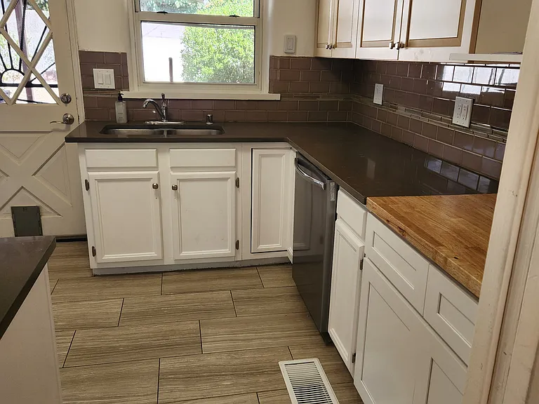 1308 Stanford Dr NE — Photo 4