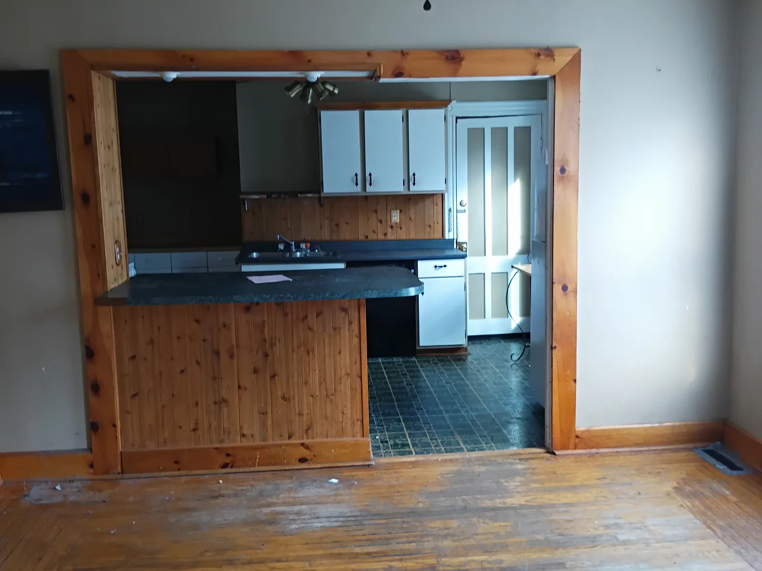 3 bed, 1200 sqft, $1,350 — Photo 3