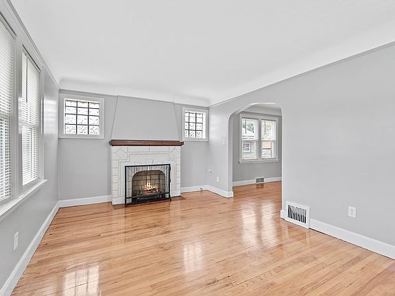 3rd image of 1524 Cicotte Ave APT 1