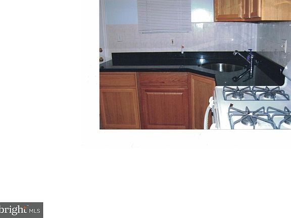 5th image of 637 Cantrell St