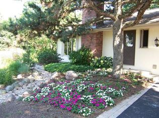 2 Acorn Dr, Hawthorn Woods, IL 60047