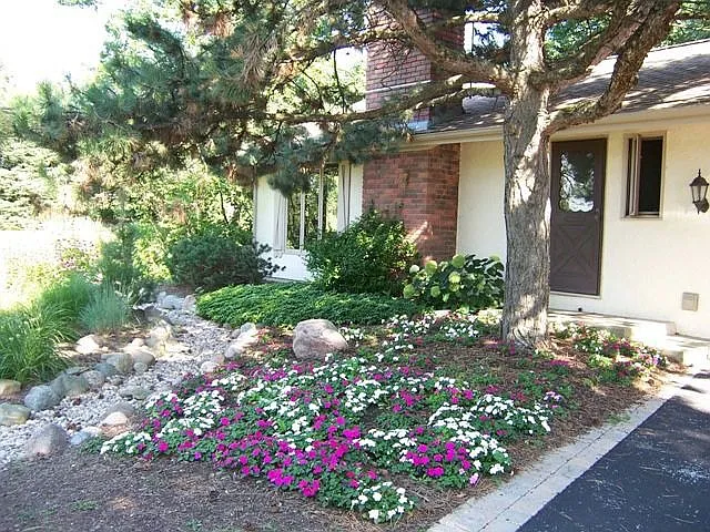 2 Acorn Dr photo 1