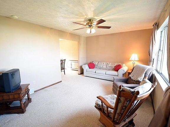 3rd image of 2223 Blackoak Ave
