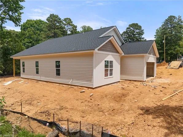 1649 Ralee Dr, Winston Salem, NC 27127