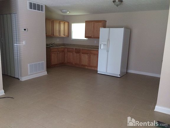 3rd image of 10503 Millers Ln