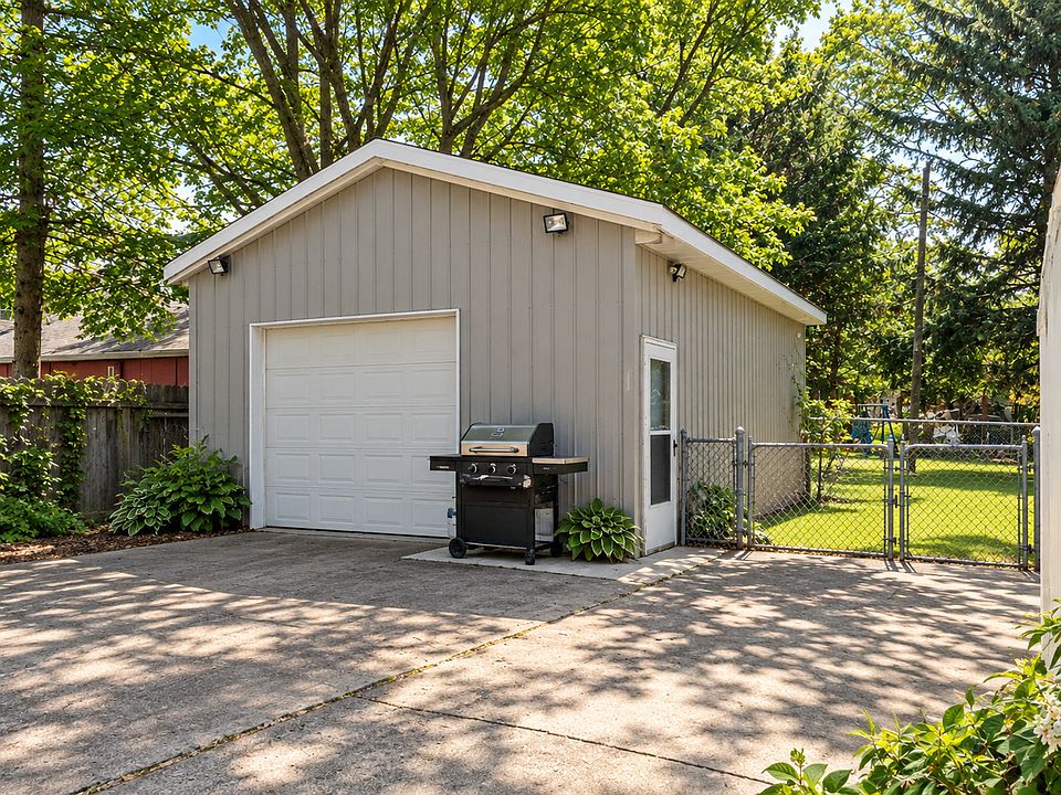 2nd image of 24083 Alvord Ave