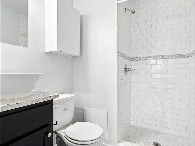 600 W 32nd St #2 — Photo 15