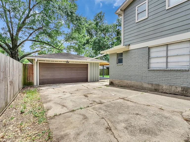 612 Orangewood Dr — Photo 2