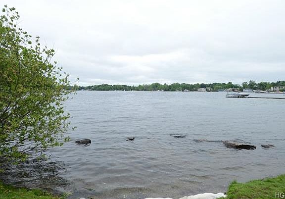 5th image of 716 S Lake Blvd